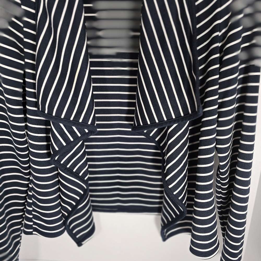 Simple Styled Cardigan - Picture 6 of 6